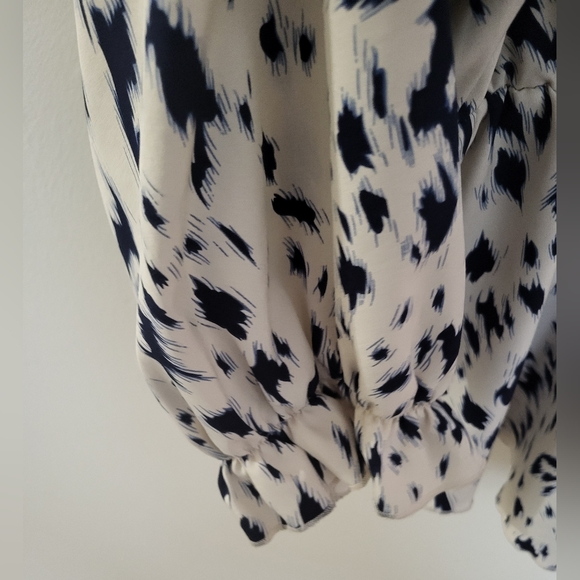 gorgeous plussize v neck blouse flattering - Picture 5 of 7